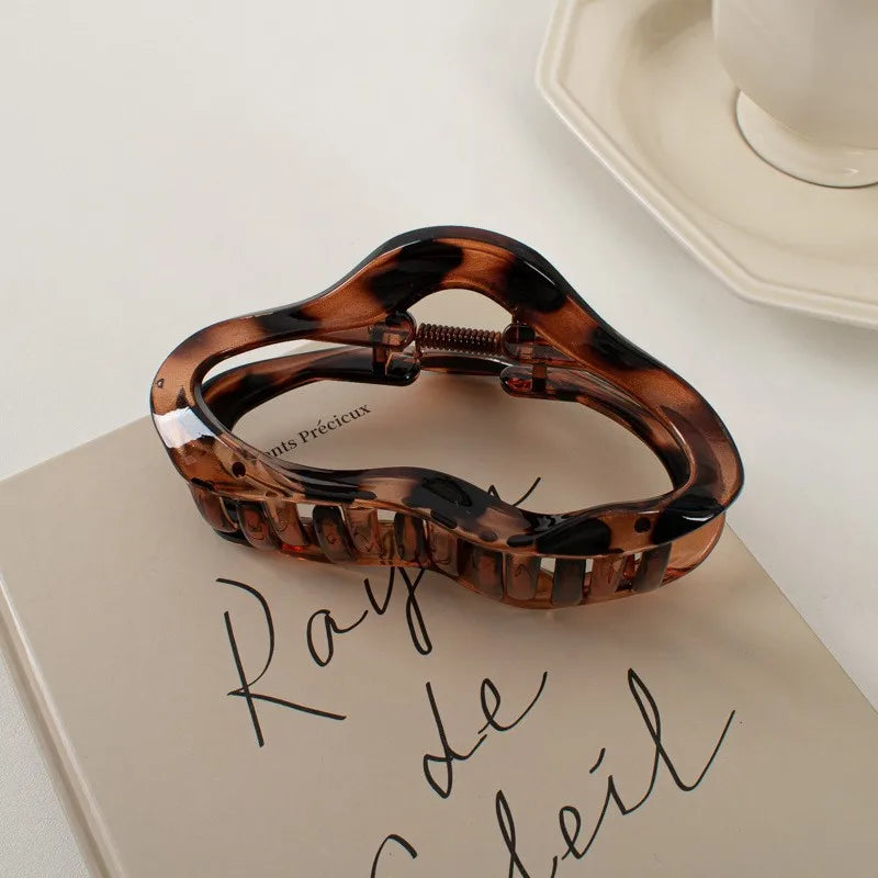 Irregular Hollow Hair Claw Clip – Tortoiseshell Large Hair Accessory