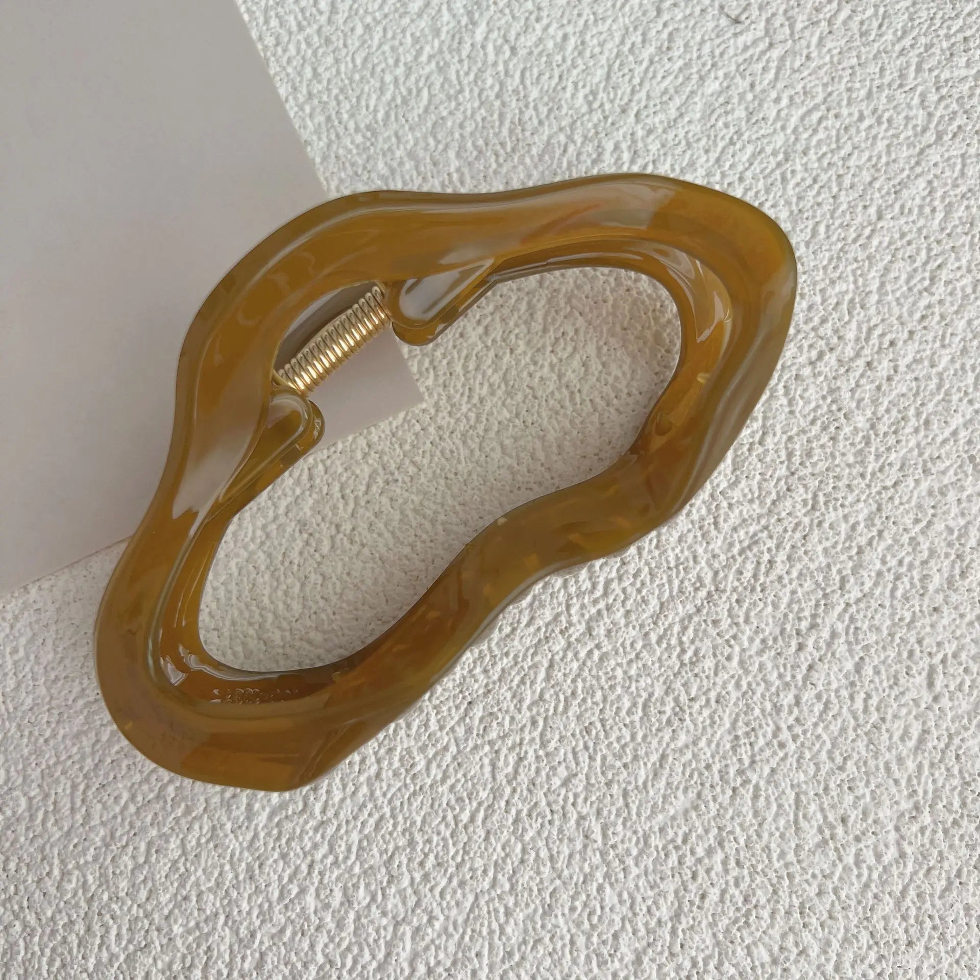 Irregular Hollow Hair Claw Clip – Tortoiseshell Large Hair Accessory