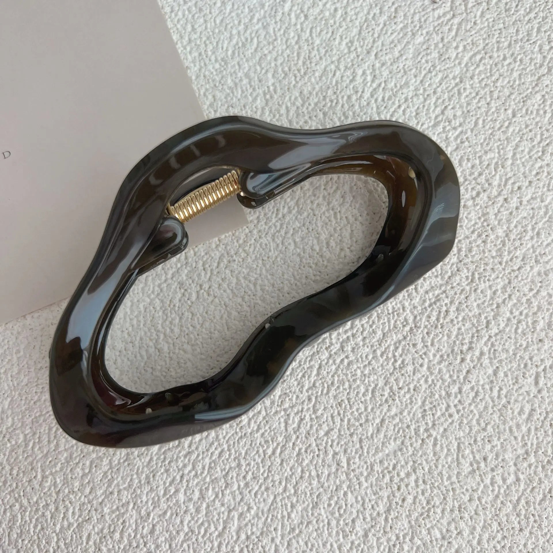 Irregular Hollow Hair Claw Clip – Tortoiseshell Large Hair Accessory