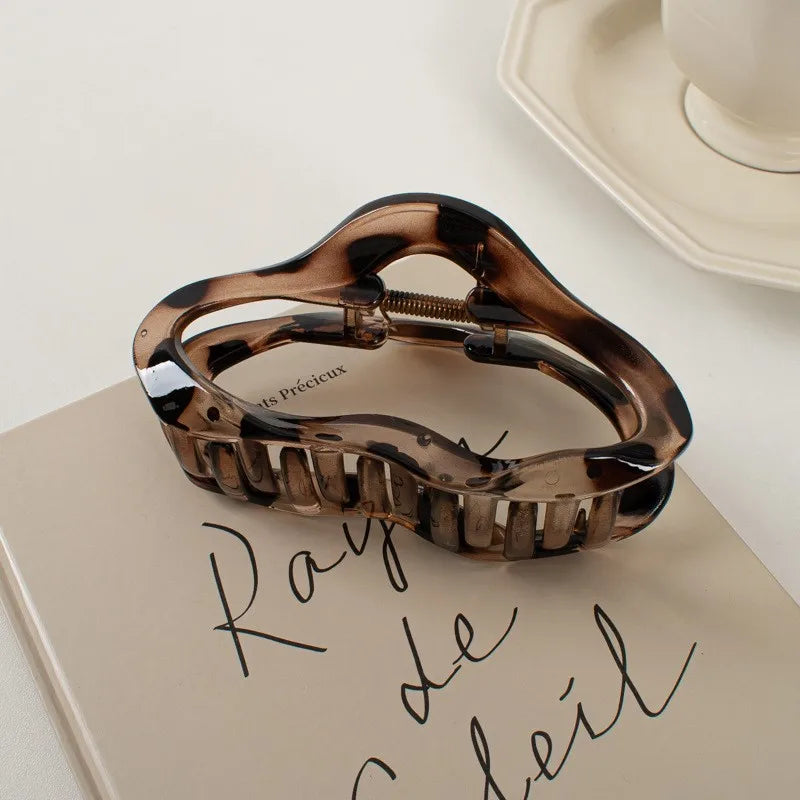 Irregular Hollow Hair Claw Clip – Tortoiseshell Large Hair Accessory